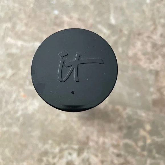 IT Cosmetics Complexion Perfection Foundation Globe Brush (discontinued) - Picture 2 of 4